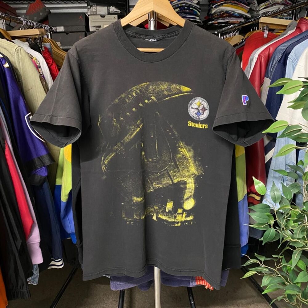 Nfl Men's Black and Yellow T-shirt